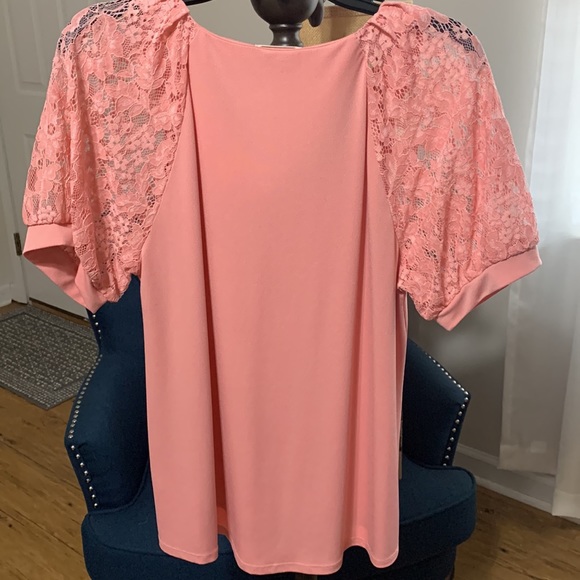 Pink lace puff sleeved v neck blouse - Picture 4 of 4